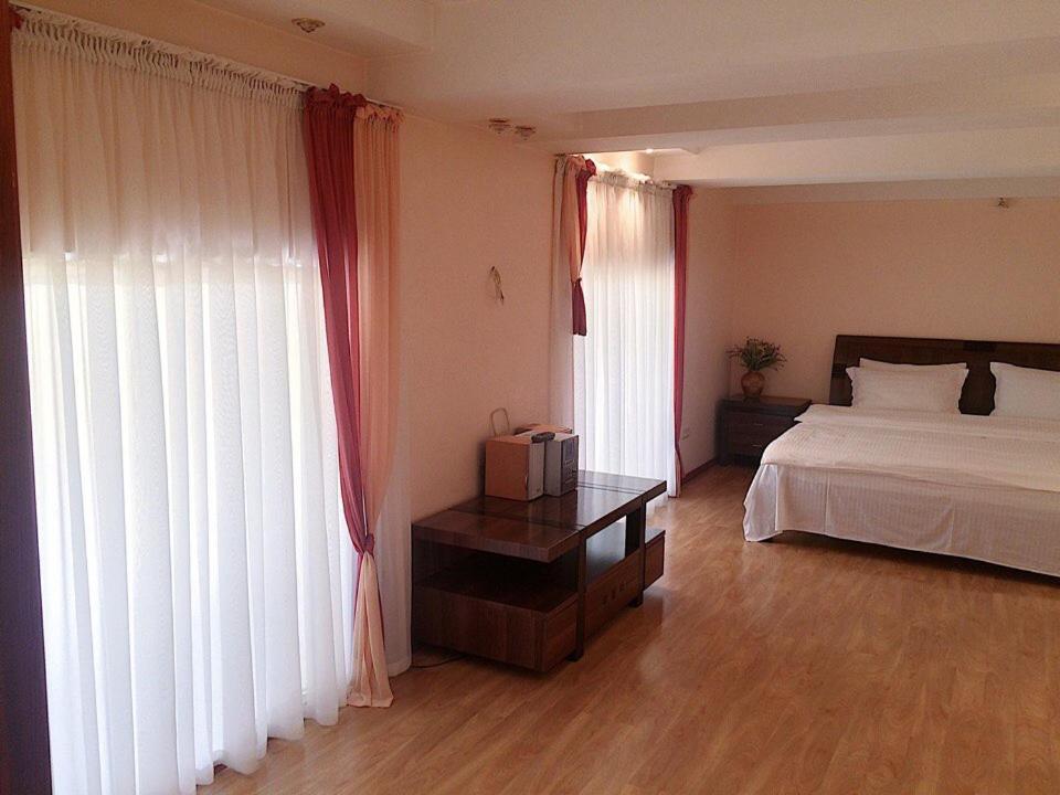 Apartment For Rent On Deribasovskaya Street Odessa Buitenkant foto