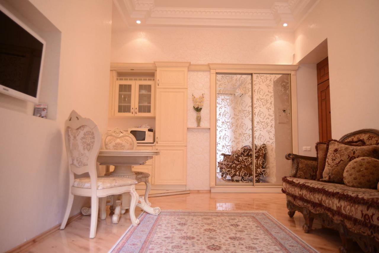 Apartment For Rent On Deribasovskaya Street Odessa Buitenkant foto