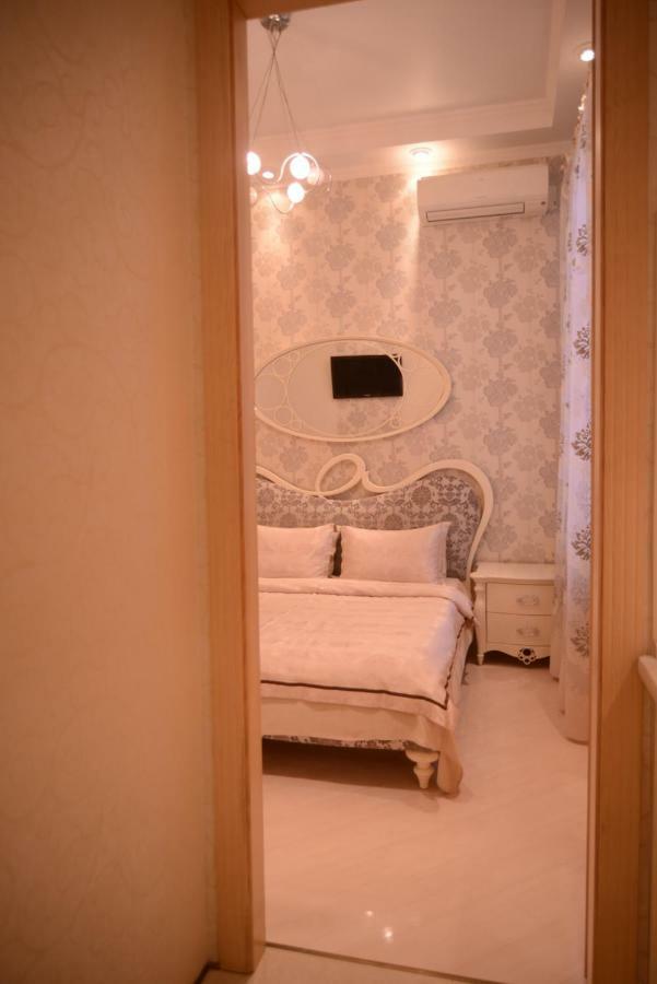 Apartment For Rent On Deribasovskaya Street Odessa Buitenkant foto