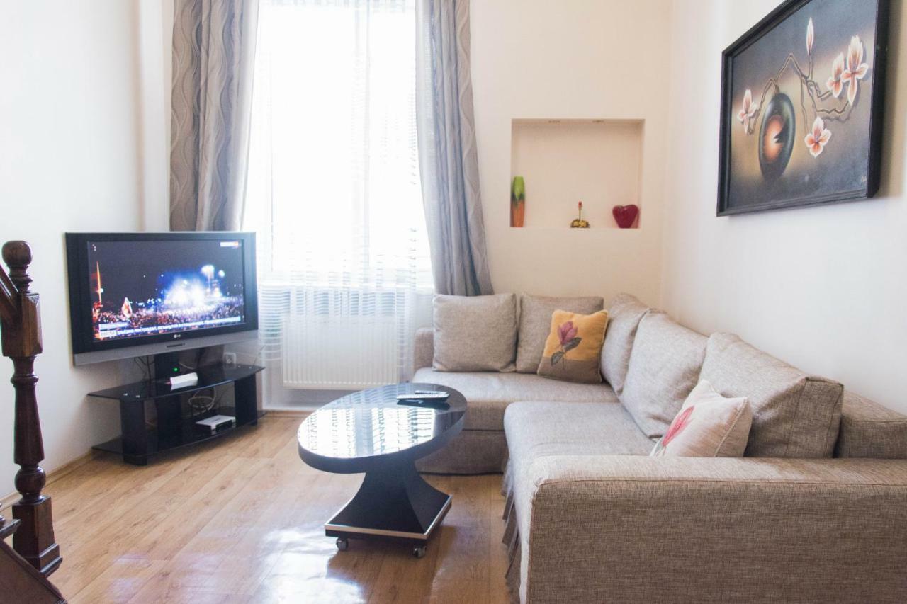 Apartment For Rent On Deribasovskaya Street Odessa Buitenkant foto